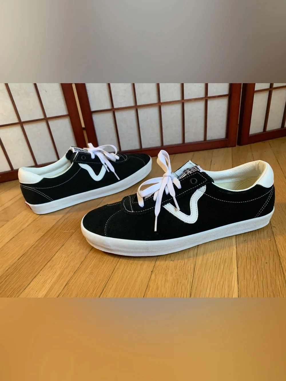 NWOB VANS OFF THE WALL Black Suede/White Trim Lace-Up Sneakers Men 11.5/Women 13